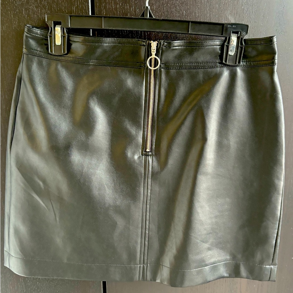Faux leather Aritzia skirt